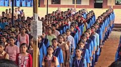 कुठे चाफ्याची फुलं, तर कुठे जिलेबीने स्वागत; राज्यातील शाळा विद्यार्थ्यांनी गजबजल्या