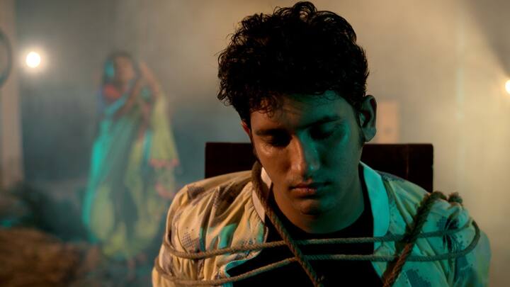 এই অগ্নি যে নকল তা প্রমাণ করতে না পেরে, পরমা আর নিখিল অবশেষে সেই জায়গায় গিয়ে পৌঁছয় যেখানে অগ্নিকে তারা কবর দিয়েছিল।