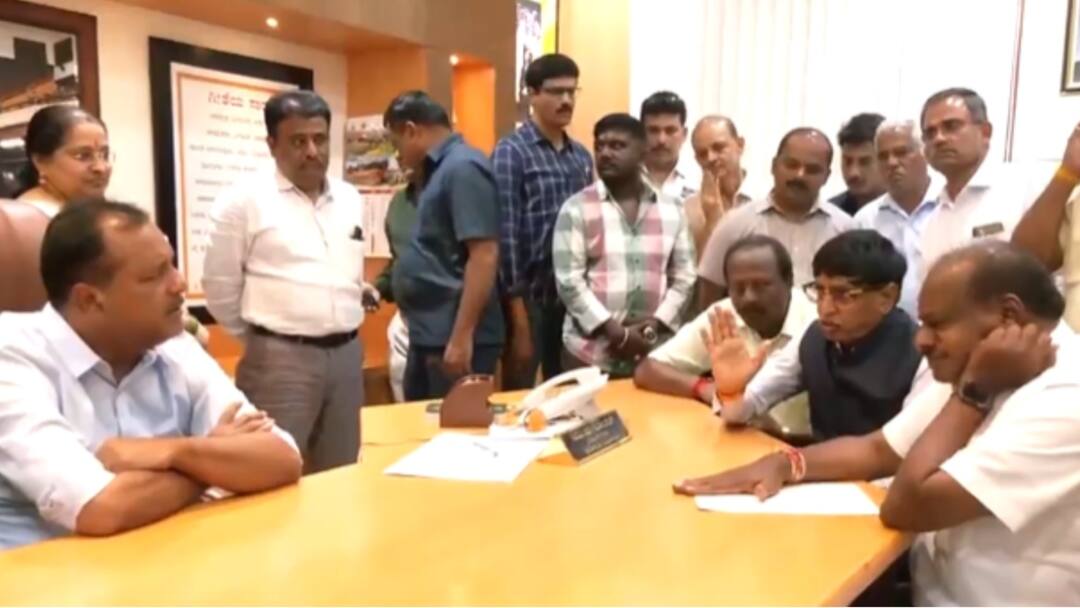 HD Kumaraswamy, Bommai Karnataka Ex-CMs Resign MLA Roles After Lok Sabha Election Victory Karnataka Ex-CMs HD Kumaraswamy, Bommai Resign As MLAs After Lok Sabha Entry