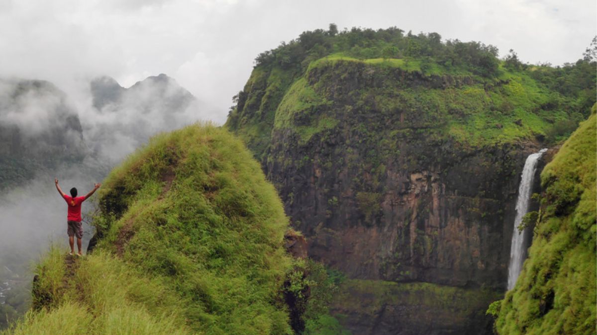 Monsoon Travel : सह्याद्रीच्या कुशीतील 'एक' अद्भूत धबधबा! फार कमी लोकांना माहिती हे ठिकाण, फोटोप्रेमींसाठी पर्वणीच!