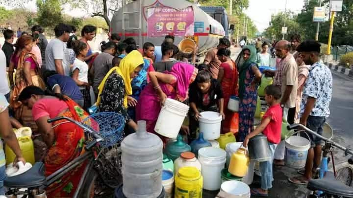 एक स्थानीय व्यक्ति ने पानी की कमी के कारण होने वाली समस्याओं के बारे में बताया। उसने कहा,