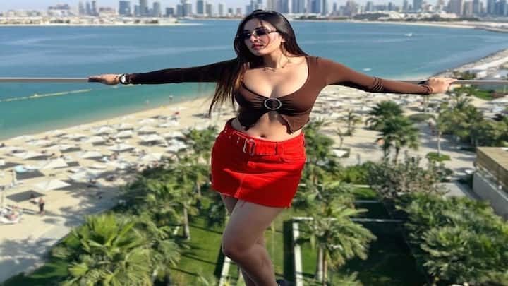 Aditi Budhathoki Bikini Pics: ફેમસ નેપાળી અભિનેત્રી અદિતિ બુધાથોકીને કોઈ અલગ ઓળખની જરૂર નથી. અદિતિ બુધાથોકી તેની ગ્લેમરસ સ્ટાઇલ માટે જાણીતી છે.