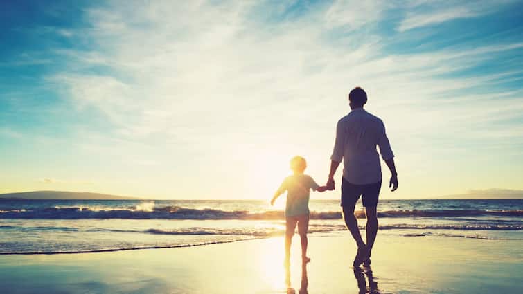 Father's Day: इस फादर्स डे को बनाएं यादगार, इस तरह से संवारें अपने बच्चे का भविष्य