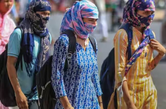 ਕੜਾਕੇ ਦੀ ਗਰਮੀ ਦੇ ਨਾਲ-ਨਾਲ ਚੱਲ ਰਹੀ ਲੂ ਲੋਕਾਂ ਨੂੰ ਪਰੇਸ਼ਾਨ ਕਰ ਰਹੀ ਹੈ। ਗਰਮੀ ਕਰਕੇ ਲੋਕਾਂ ਨੂੰ ਕਾਫੀ ਦਿੱਕਤਾਂ ਦਾ ਸਾਹਮਣਾ ਕਰਨਾ ਪੈ ਰਿਹਾ ਹੈ। ਉੱਤਰ ਪ੍ਰਦੇਸ਼, ਬਿਹਾਰ, ਝਾਰਖੰਡ, ਰਾਜਸਥਾਨ ਅਤੇ ਦਿੱਲੀ-ਐਨਸੀਆਰ ਵਰਗੇ ਉੱਤਰੀ ਭਾਰਤੀ ਰਾਜਾਂ ਦੇ ਲੋਕਾਂ ਨੂੰ ਗਰਮੀ ਤੋਂ ਕੋਈ ਰਾਹਤ ਨਹੀਂ ਮਿਲਣ ਵਾਲੀ ਹੈ। ਕਈ ਸੂਬਿਆਂ 'ਚ ਐਤਵਾਰ (16 ਜੂਨ) ਨੂੰ ਤਾਪਮਾਨ 40 ਡਿਗਰੀ ਤੋਂ ਜ਼ਿਆਦਾ ਹੋਣ ਜਾ ਰਿਹਾ ਹੈ।