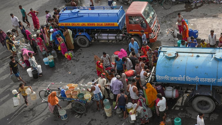 Delhi Water Crisis Locals Climb On Tankers Secure Water Amid Shortage In Capital WATCH: Delhi Locals Climb On Tankers To Secure Water Amid Shortage In Capital
