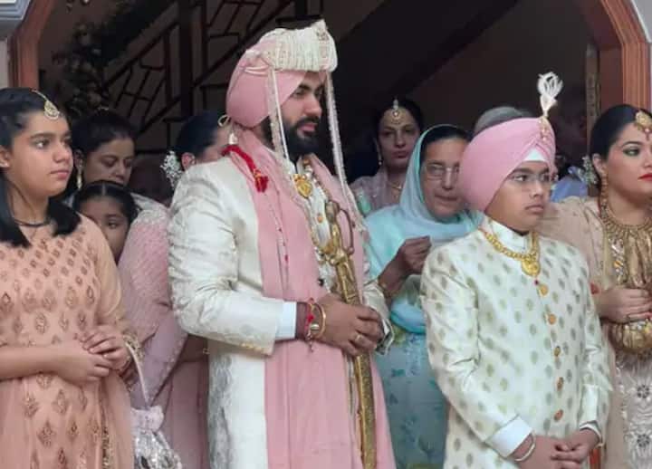 ਉਨ੍ਹਾਂ ਨੇ ਸਾਲ 2013 ਵਿੱਚ ਮਿਸ ਵਰਲਡ ਪੰਜਾਬਣ ਵਿੱਚ ਮਿਸ ਮੋਹਾਲੀ ਪੰਜਾਬਣ ਦਾ ਤਾਜ ਵੀ ਜਿੱਤਿਆ ਸੀ।