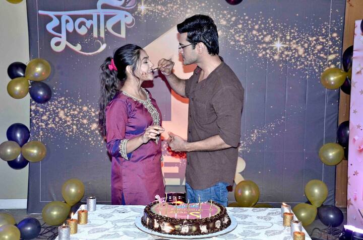 দিব্যাণির বিপরীতে, রোহিতের চরিত্রে এই ধারাবাহিকে দেখা যাচ্ছে অভিষেক বসুকে। তাঁদের জুটিটা ধারাবাহিকের পর্দায় খুবই প্রিয়।