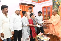 कुवैत अग्निकांड और जम्‍मू आतंकी हमले के पीड़‍ितों की सीएम योगी ने की आर्थिक मदद, 5-5 लाख का दिया चेक