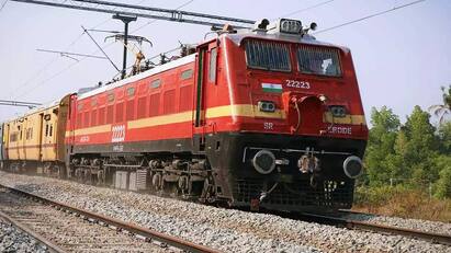army man who  urinated on a woman in a moving train near delhi Crime On Woman : தூங்கிய பெண் பயணி மீது சிறுநீர் கழித்த ராணுவ வீரர் - ஓடும் ரயிலில் பரபரப்பு!