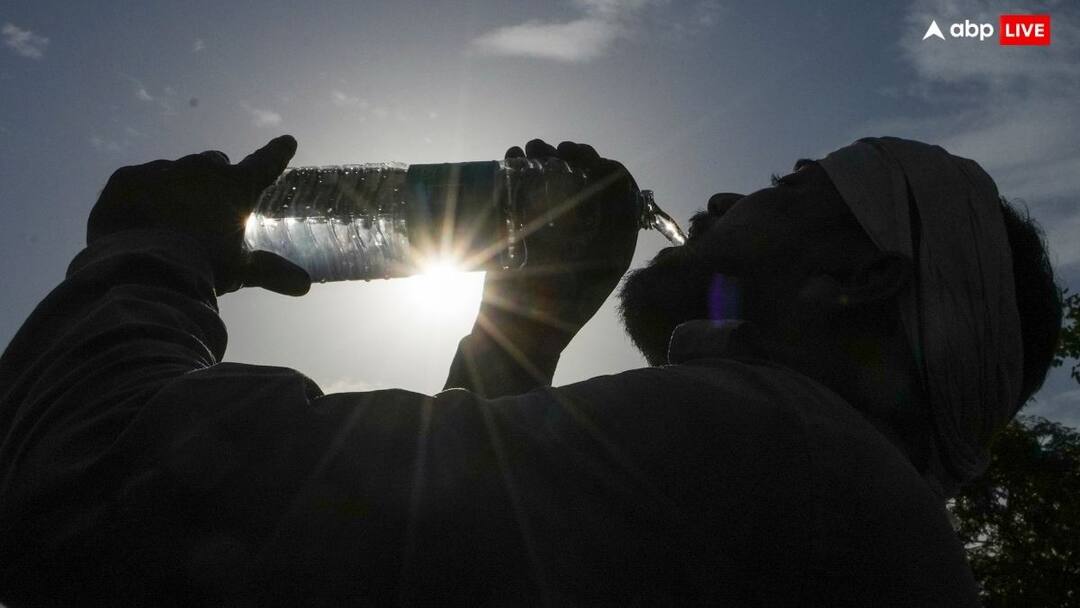 Weather Update: IMD ने दी खुशखबरी, इन राज्यों में पहले आएगा मानसून, दिल्ली-UP में हीटवेव का अलर्ट, जानें कब मिलेगी राहत weather update imd issued heat wave alert in up delhi monsoon will enter in maharashtra bihar andhra pradesh in next four five days Weather Update: IMD ने दी खुशखबरी, इन राज्यों में पहले आएगा मानसून, दिल्ली-UP में हीटवेव का अलर्ट, जानें कब मिलेगी राहत