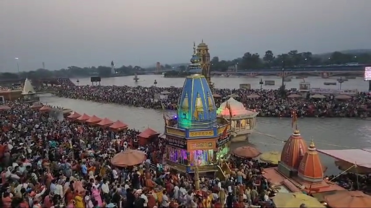 Ganga Dussehra: गंगा दशहरा पर हरिद्वार पहुंची श्रद्धालुओं की भीड़, हर की पौड़ी में लगाई आस्था की डुबकी