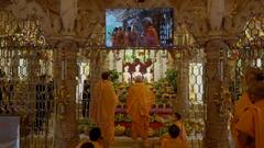 BAPS: રાજકોટ બીએપીએસ મંદિર ખાતે મહંત સ્વામીની પધરામણી, 108 પ્રકારની કેરીનો ધરાવાયો આમ્રકૂટ, જુઓ તસવીરો