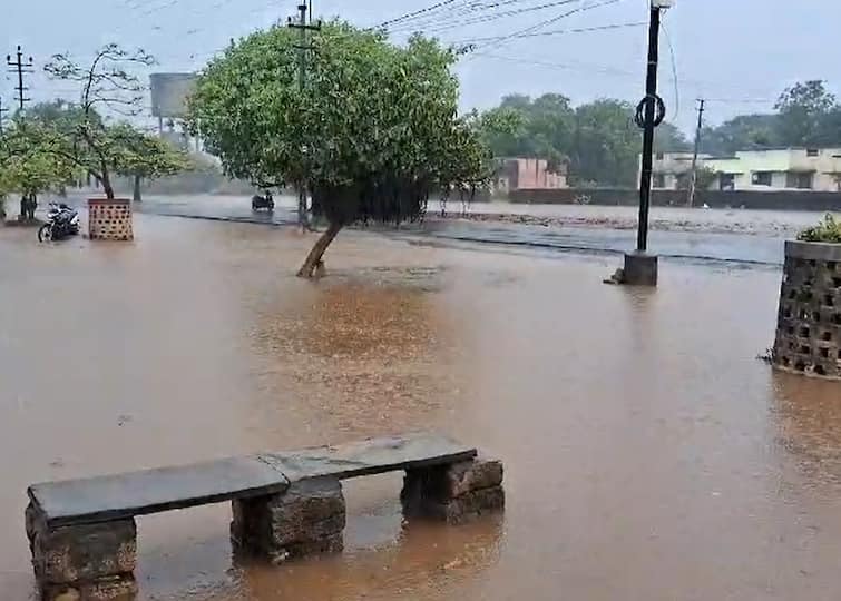 According to the forecast of the Meteorological Department, there will be rain in this district of Gujarat. Houses and roads flooded due to rain in Porbandar Rain Forecast: વરસાદની આગાહી વચ્ચે  પોરબંદરમાં મેઘરાજાએ સર્જી તારાજી, રસ્તા જળમગ્ન, ઘરોમાં ઘૂસ્યા પાણી