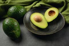 Avocado Benefits: त्वचा के लिए फायदेमंद है ये फल, इसके फायदे कर देंगे आपको हैरान, ऐसे बनाएं इससे फेस मास्क
