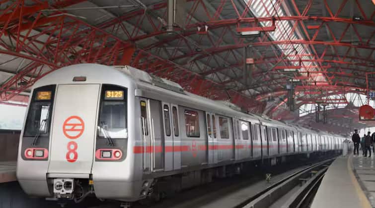 delhi-metro-announces-changes-in-timings-last-and-first-yellow-line-trains-for-16th-and-17th-june-2024 DMRC: ਮੈਟਰੋ ਦੀ ਯੈਲੋ ਲਾਈਨ 'ਤੇ ਸਫਰ ਕਰਨ ਵਾਲਿਆਂ ਲਈ ਜ਼ਰਰੀ ਖ਼ਬਰ, ਇੰਨੇ ਦਿਨਾਂ ਲਈ ਸਮੇਂ 'ਚ ਕੀਤਾ ਬਦਲਾਅ