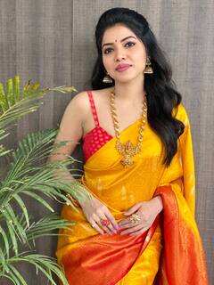 Puja Special Outfits: ਜੇਕਰ ਤੁਸੀਂ ਵੀ ਪੂਜਾ ਦੌਰਾਨ ਲਾਲ ਅਤੇ ਪੀਲੇ ਰੰਗ ਦੇ ਕੱਪੜੇ ਪਾਉਣਾ ਚਾਹੁੰਦੇ ਹੋ ਤਾਂ ਇਨ੍ਹਾਂ ਖਾਸ ਪਹਿਰਾਵੇ ਨੂੰ ਜ਼ਰੂਰ ਟ੍ਰਾਈ ਕਰੋ।