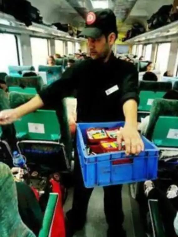 किन ट्रेनों में होता है पेंट्रीकार, यहां खाना कितने का मिलता है