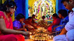 Puja Special Outfits: ਜੇਕਰ ਤੁਸੀਂ ਵੀ ਪੂਜਾ ਦੌਰਾਨ ਲਾਲ ਅਤੇ ਪੀਲੇ ਰੰਗ ਦੇ ਕੱਪੜੇ ਪਾਉਣਾ ਚਾਹੁੰਦੇ ਹੋ ਤਾਂ ਇਨ੍ਹਾਂ ਖਾਸ ਪਹਿਰਾਵੇ ਨੂੰ ਜ਼ਰੂਰ ਟ੍ਰਾਈ ਕਰੋ।