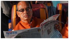 यात्रियों संग सेल्फी, बच्चों को दुलार... ट्रेन में शिवराज का दिखा 'मामा' वाला अंदाज