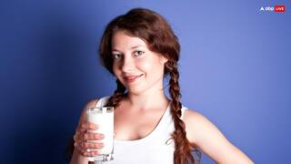 Hair Care Tips: क्या दूध का इस्तेमाल करने से बाल मजबूत और चमकदार होते हैं, जानें साइंस क्या कहता है