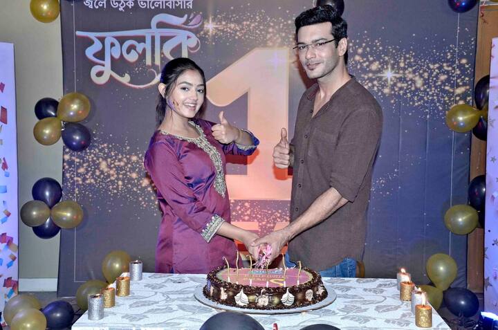 ধারাবাহিকের এক বছর পূর্তি উপলক্ষ্যে দিব্যাণি বলছেন, 'এটা আমার প্রথম ধারাবাহিক। কখনও ভাবিনি এতটা ভালবাসা পাবো। এখনও খুব মনে পড়ে সেই প্রথম দিনের কথা। প্রোমো শ্যুট ছিল'