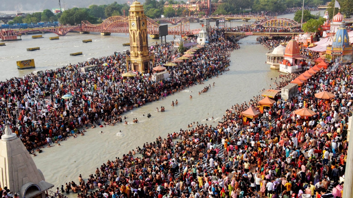 गंगा दशहरा पर हरिद्वार पहुंचे लाखों श्रद्धालुओं ने लगाई आस्था की डुबकी, जगह-जगह रहा भारी जाम