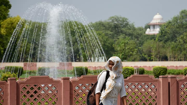 मौसम विभाग के अनुसार राष्ट्रीय राजधानी में अगले तीन दिन ‘ऑरेंज’ अलर्ट रहेगा. 21 जून तक भीषण गर्मी से राहत की कोई संभावना नहीं है.