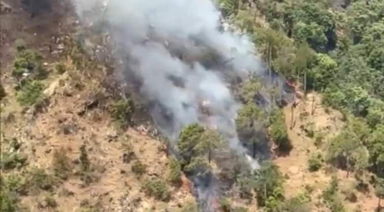 Himachal Pradesh Fire breaks out in the forests of Solan fire tenders trying to douse the fire हिमाचल के वनों में आग की 1948 घटनाएं, अब तक 7.41 करोड़ रुपए से ज्यादा का नुकसान