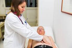 ਕਿਉਂ ਡਾਕਟਰ ਪੇਟ ਦਬਾ ਕੇ ਕਰਦੇ ਨੇ ਚੈੱਕ, ਇਸ ਨਾਲ ਕਿਹੜੀ ਬਿਮਾਰੀ ਦਾ ਪਤਾ ਚੱਲਦਾ ਹੈ