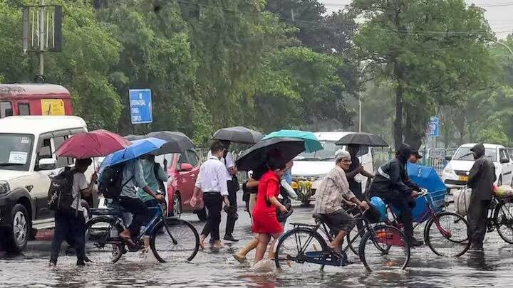 IMD અનુસાર, મરાઠવાડા અને તેલંગાણામાં ભારે વરસાદ જોવા મળશે. પશ્ચિમ મધ્ય પ્રદેશના કેટલાક ભાગોમાં તોફાન, વીજળી અને કરા પડી શકે છે. પૂર્વ મધ્ય પ્રદેશ, છત્તીસગઢ, પશ્ચિમ બંગાળ, સિક્કિમ, આંતરિક કર્ણાટકમાં વીજળી સાથે 40 50 કિમી પ્રતિ કલાકની ઝડપે પવન ફૂંકાશે.