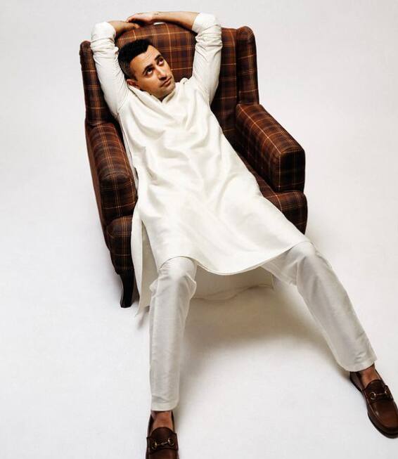 हिंदुस्तान टाइम्स की रिपोर्ट के अनुसार इमरान खान और उनकी पार्टनर लेखा वाशिंगटन ने भी कथित तौर पर करण जौहर से बांद्रा के कार्टर रोड में एक तीन मंजिला अपार्टमेंट 9 लाख रुपये के मंथली रेंट पर तीन साल के लिए लिया हुआ है. डील में एडीशनली 27 लाख रुपये की सिक्योरिटी डिपोजिट भी शामिल है.