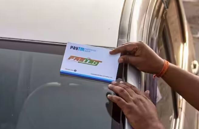 ਭਾਰਤ ਵਿੱਚ ਸਾਰੇ ਲੋਕ ਵਾਹਨਾਂ ਰਾਹੀਂ ਸਫ਼ਰ ਕਰਦੇ ਹਨ। ਇਸ ਲਈ ਹਰ ਕਿਸੇ ਨੂੰ ਹਾਈਵੇਅ ਤੋਂ ਲੰਘਣ ਲਈ ਟੋਲ ਅਦਾ ਕਰਨਾ ਪੈਂਦਾ ਹੈ। ਇਸ ਦਾ ਭੁਗਤਾਨ ਆਨਲਾਈਨ ਮੋਡ ਰਾਹੀਂ ਕਰਨਾ ਹੁੰਦਾ ਹੈ। ਟੋਲ ਟੈਕਸ ਲਈ ਭਾਰਤ ਵਿੱਚ ਹੁਣ ਫਾਸਟੈਗ ਨੂੰ ਲਾਜ਼ਮੀ ਕਰ ਦਿੱਤਾ ਗਿਆ ਹੈ। ਸਾਲ 2014 ਵਿੱਚ ਫਾਸਟੈਗ ਸਹੂਲਤ ਪੂਰੇ ਭਾਰਤ ਵਿੱਚ ਲਾਗੂ ਕੀਤੀ ਗਈ ਸੀ।