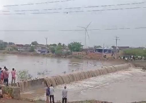 Amreli Rain:  લાઠીના હરસુરપુર અને ઉપરવાસમાં ધોધમાર વરસાદ, ગાગડીયો નદીમાં પુર