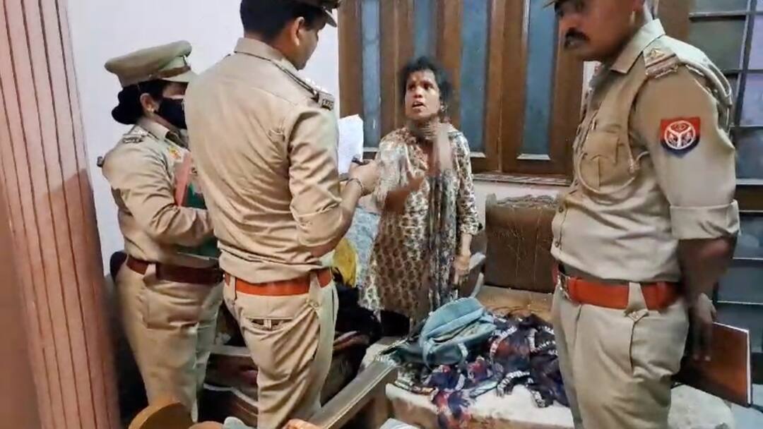 Meerut police mother killed her daughter with sharp weapon during fight ann मेरठ में आपसी झगड़े में मां ने उठाया खौफनाक कदम, धारदार हथियार से की बेटी की हत्या, खुद भी घायल
