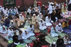 Bakrid 2024: दिल्ली की जामा मस्जिद से लेकर भोपाल की ईदगाह तक, देशभर में धूमधाम से मनाई जा रही बकरीद, देखें तस्वीरें