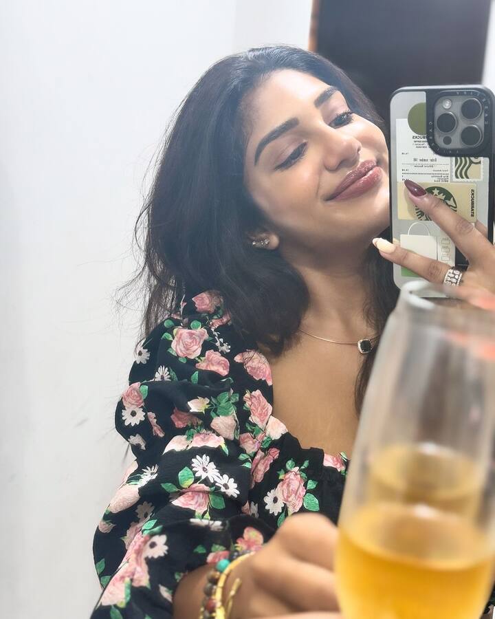 బిగ్ బాస్ కంటెస్టెంట్ అమర్ హీరో, సుప్రీత హీరోయిన్ గా ప్రస్తుతం ఈ సినిమా తెరకెక్కుతోంది. త్వరలోనే ఈ సినిమా విడుదలకు సంబంధించి ప్రకటన చేసే అవకాశం ఉంది.  Photos Credit: Bandaru Supritha/Instagram