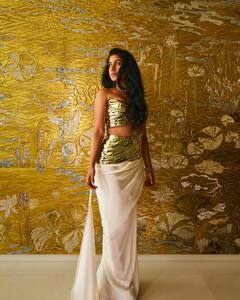 कभी बनीं गोल्डन गर्ल...तो कभी रेड ड्रेस पहन अनंत की बाहों में खोई राधिका मर्चेंट, यहां देखिए दूसरे प्री वेडिंग की अनदेखी तस्वीरें