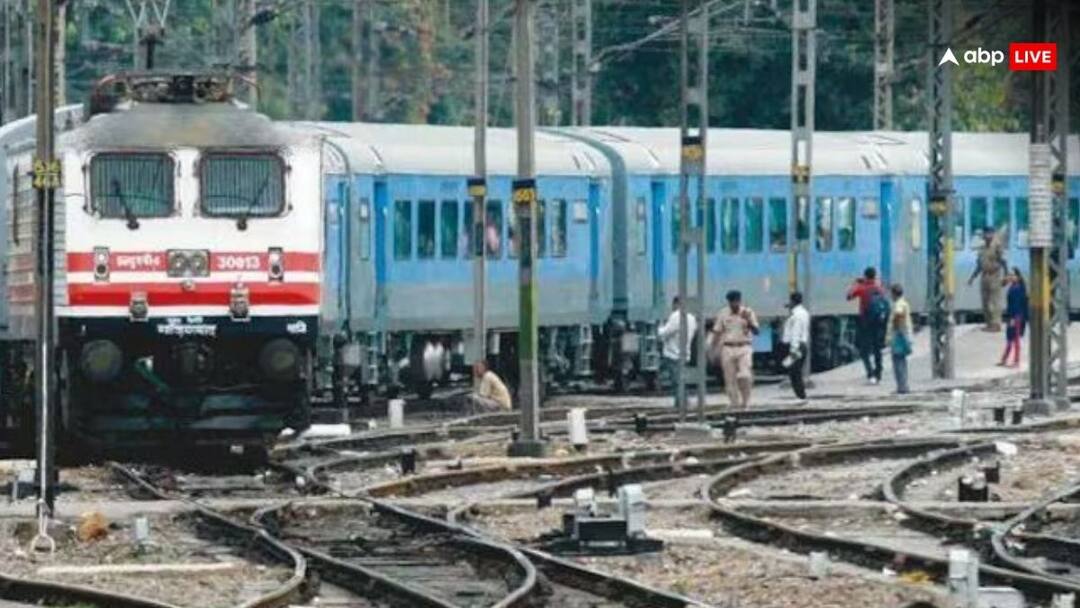 West Bengal Train Accident Kanchanjunga Express Know Why Two Trains Collided On Same Track Kanchenjunga Train Accident: ये है भारत में ट्रेन हादसों की सबसे बड़ी वजह, जानिए कैसे एक ही पटरी पर आ जाती हैं दो ट्रेनें