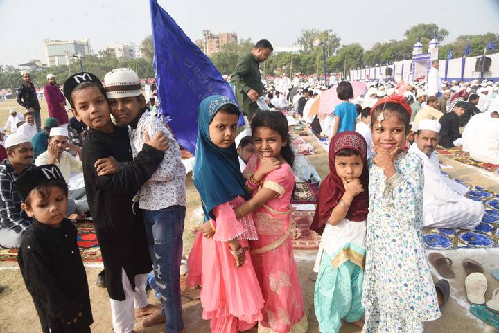 Children greet each other after offering 'namaz' on Eid al-Adha festival, at Gandhi Maidan in Patna. (Image source: PTI)