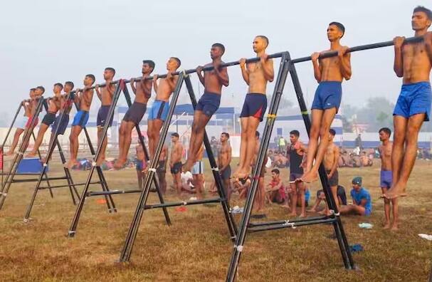 Agnipath Scheme: કેન્દ્રમાં નવી એનડીએ સરકારની રચના પછી શેરીઓથી લઈને સોશિયલ મીડિયા સુધીના સૂત્રોને ટાંકીને કહેવામાં આવ્યું હતું કે પીએમ નરેન્દ્ર મોદીની આગેવાની હેઠળની સરકાર અગ્નિપથ યોજનામાં સુધારો કરી શકે છે.