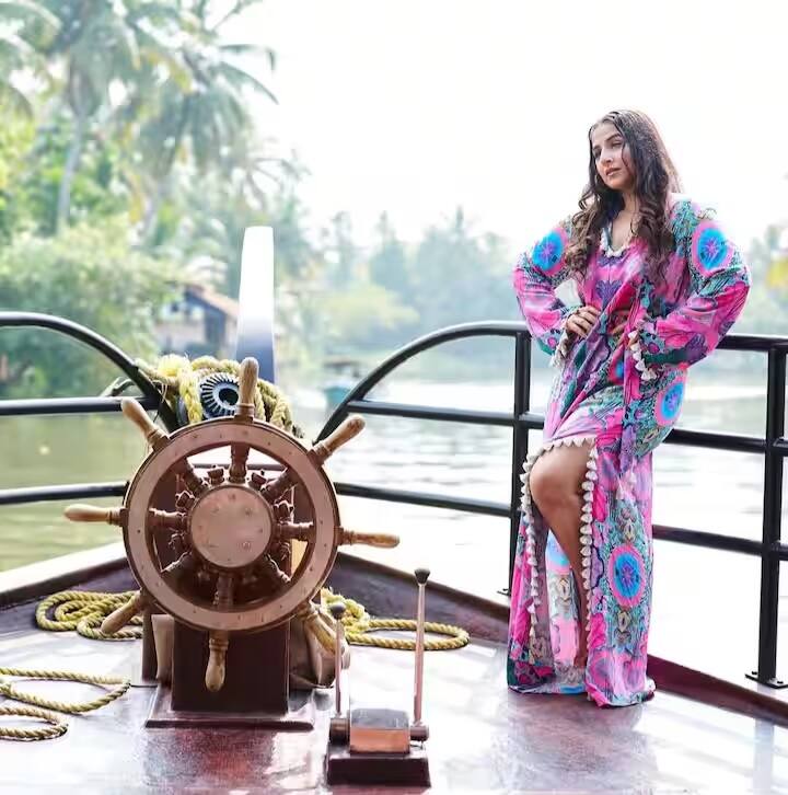 હાઇડ્રેશન: એક વ્યસ્ત રહેનાર સ્ટાર માટે હાઇડ્રેટેડ રહેવું મહત્વપૂર્ણ છે. તે સુનિશ્ચિત કરે છે કે તે દિવસભર પૂરતા પ્રમાણમાં પાણી પીવે છે,જે પાચન,ચયાપચય અને ત્વચાના સ્વાસ્થ્યમાં મદદ કરે છે.