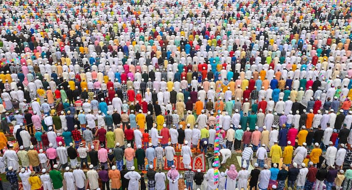 Muslims offer 'namaz' on the occasion of Eid al-Adha festival, in Nadia. (Image source: PTI)