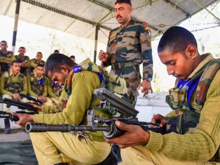 ਸੋਸ਼ਲ ਮੀਡੀਆ 'ਤੇ ਫੈਲ ਰਹੇ ਸੰਦੇਸ਼ਾਂ ਅਤੇ ਅਟਕਲਾਂ ਨੂੰ ਫਰਜ਼ੀ ਕਰਾਰ ਦਿੰਦਿਆਂ ਸਰਕਾਰ ਨੇ ਸਪੱਸ਼ਟ ਕੀਤਾ ਕਿ ਅਜਿਹਾ ਕੋਈ ਫੈਸਲਾ ਨਹੀਂ ਲਿਆ ਗਿਆ ਹੈ।