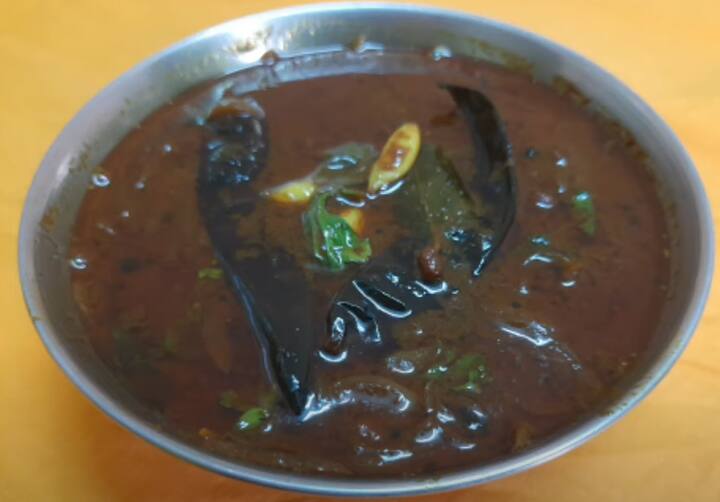கத்தரிக்காய், வெண்டைக்காய் காரக்குழம்பு செய்யும் போது ஒரு டீஸ்பூன் சீரகப்பொடி சேர்த்தால் குழம்பு ருசியாக இருக்கும்.