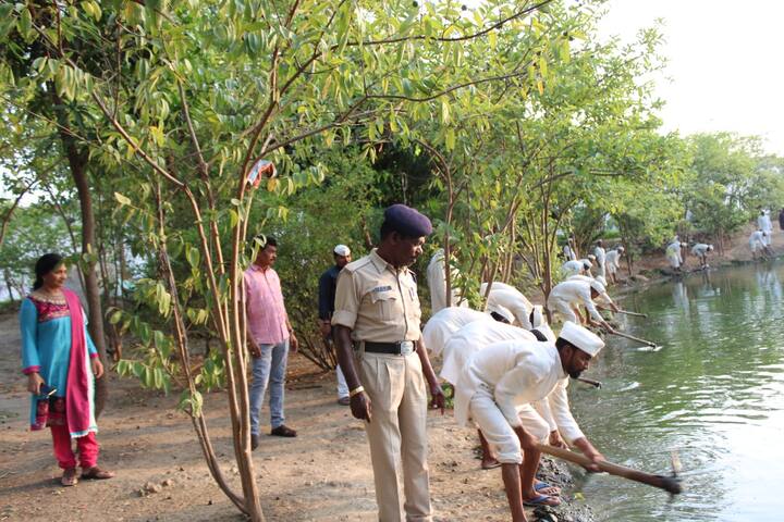 नेताजी सुभाष चंद्र बोस सेंट्रल जेल के जेलर मदन कमलेश के मुताबिक यहां तमाम तरह के रचनात्मक कार्य बंदियों  द्वारा लगातार किए जाते हैं.उन्हें रोजगार मूलक प्रशिक्षण भी दिया जाता है ताकि सजा काटकर जब वह बाहर निकले तो स्वावलंबी बनाकर अपना जीवन जी सके.