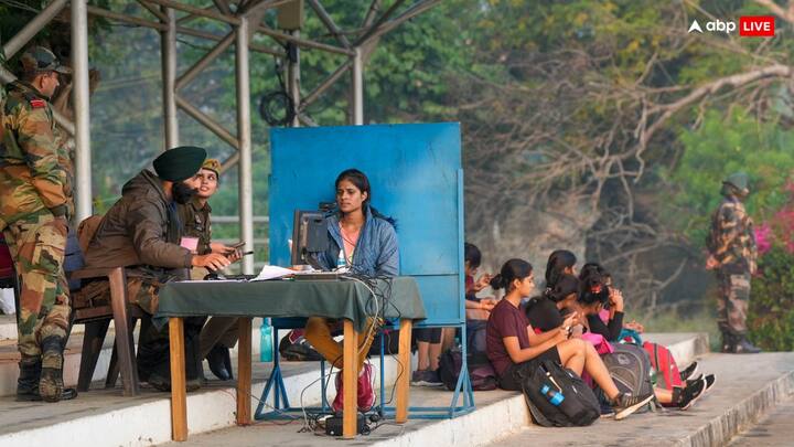 शुरू से ही अग्निपथ योजना की आलोचना कर रहे विपक्ष ने लोकसभा चुनाव अभियान के दौरान आक्रामक रूप से इसकी विश्वसनीयता पर सवाल उठाया.