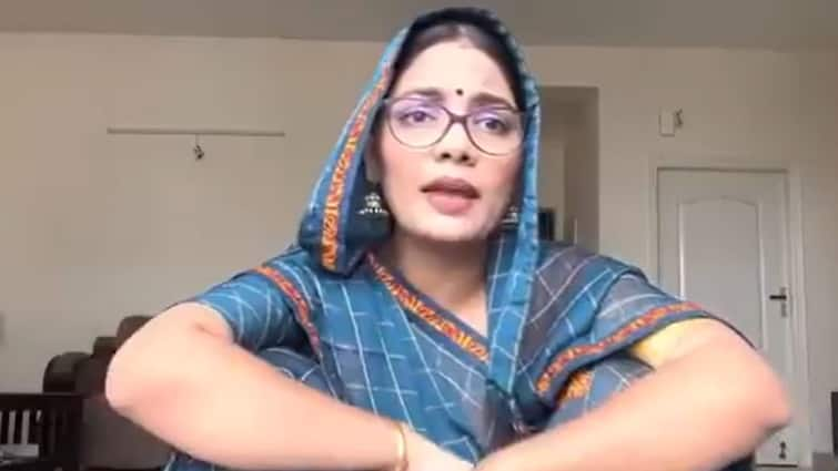 Neha Singh Rathore raised questions said who stole 228 kg gold from Kedarnath केदारनाथ का 228 किलो सोना किसने चुराया? नेहा सिंह राठौर ने उठाए सवाल