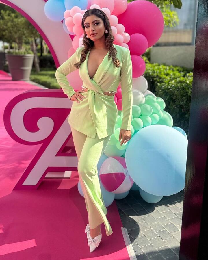 આકાંક્ષાએ પોતાના ઈન્સ્ટાગ્રામ પર ખૂબ  જ સ્ટાઈલિશ અંદાજમાં તસવીરો શેર કરી છે.