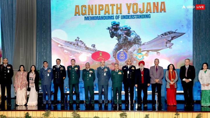 कांग्रेस और अन्य विपक्षी दलों ने केंद्र में सत्ता में आने पर इस योजना को खत्म करने का वादा किया.