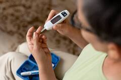 Diabetes Tips: किस उम्र में होती है डायबिटीज सबसे ज्यादा खतरनाक, जानें बचाव के खास टिप्स